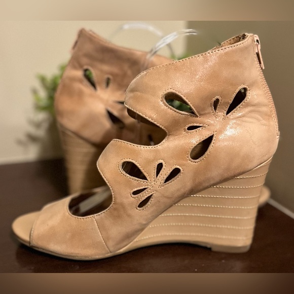 MIZ MOOZ Taupe Leather Tino Cutout Wedge Size 10 - Picture 10 of 16
